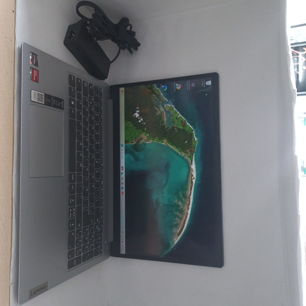 LAPTOP LENOVO IDEAPAD 1 15AMN7 (2023) 256 GB SSD 8 GB RAM (SEMINUEVO)