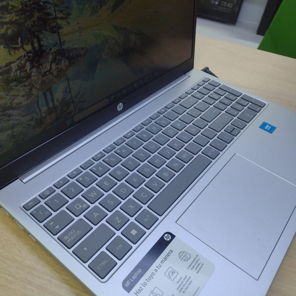 LAPTOP HP 15-FD0037LA  (2024) 512 GB SSD 8 GB RAM (SEMINUEVO)