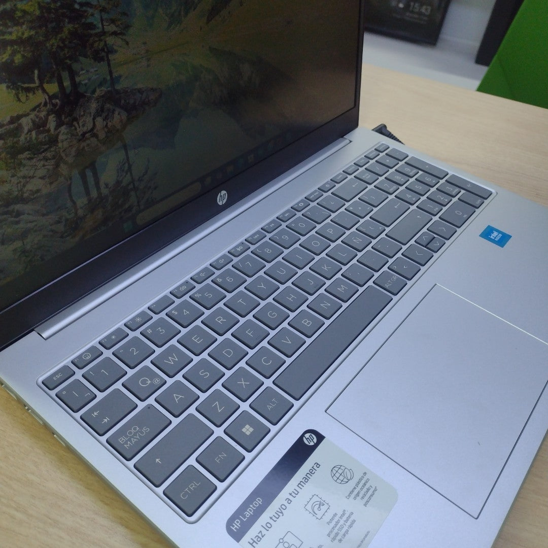 LAPTOP HP 15-FD0037LA  (2024) 512 GB SSD 8 GB RAM (SEMINUEVO)