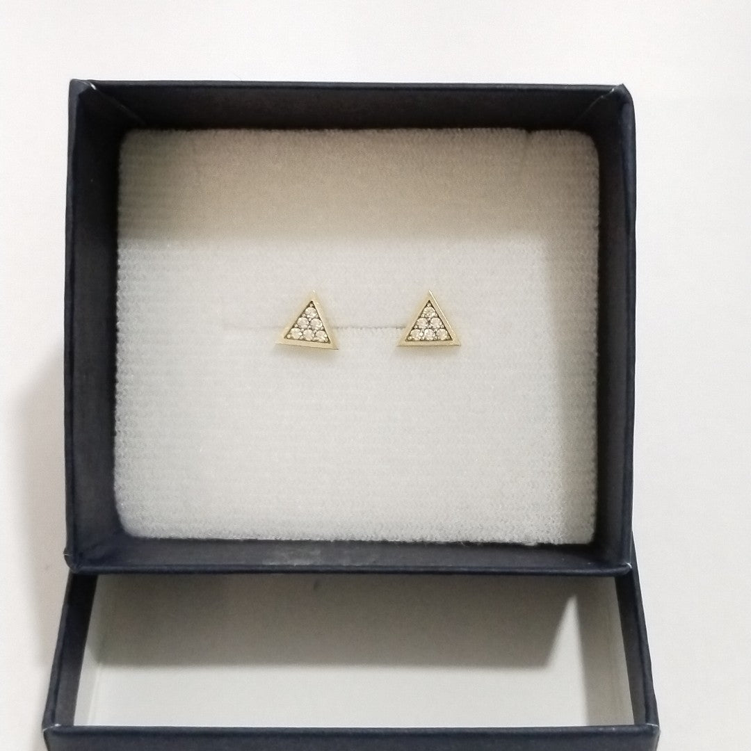 10387BRO00000B1555 FRD11 BROQUEL DE TRIANGULO CON CIRCONIAS EN MEDIO ORO 14K 1.2GRS (NUEVO)
