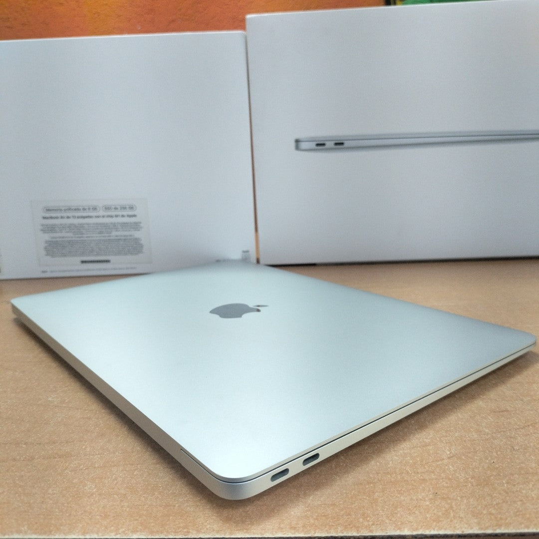 LAPTOP APPLE MACBOOK AIR 13" 2020 3.2 A2337 256 GB SSD 8 GB RAM (SEMINUEVO)