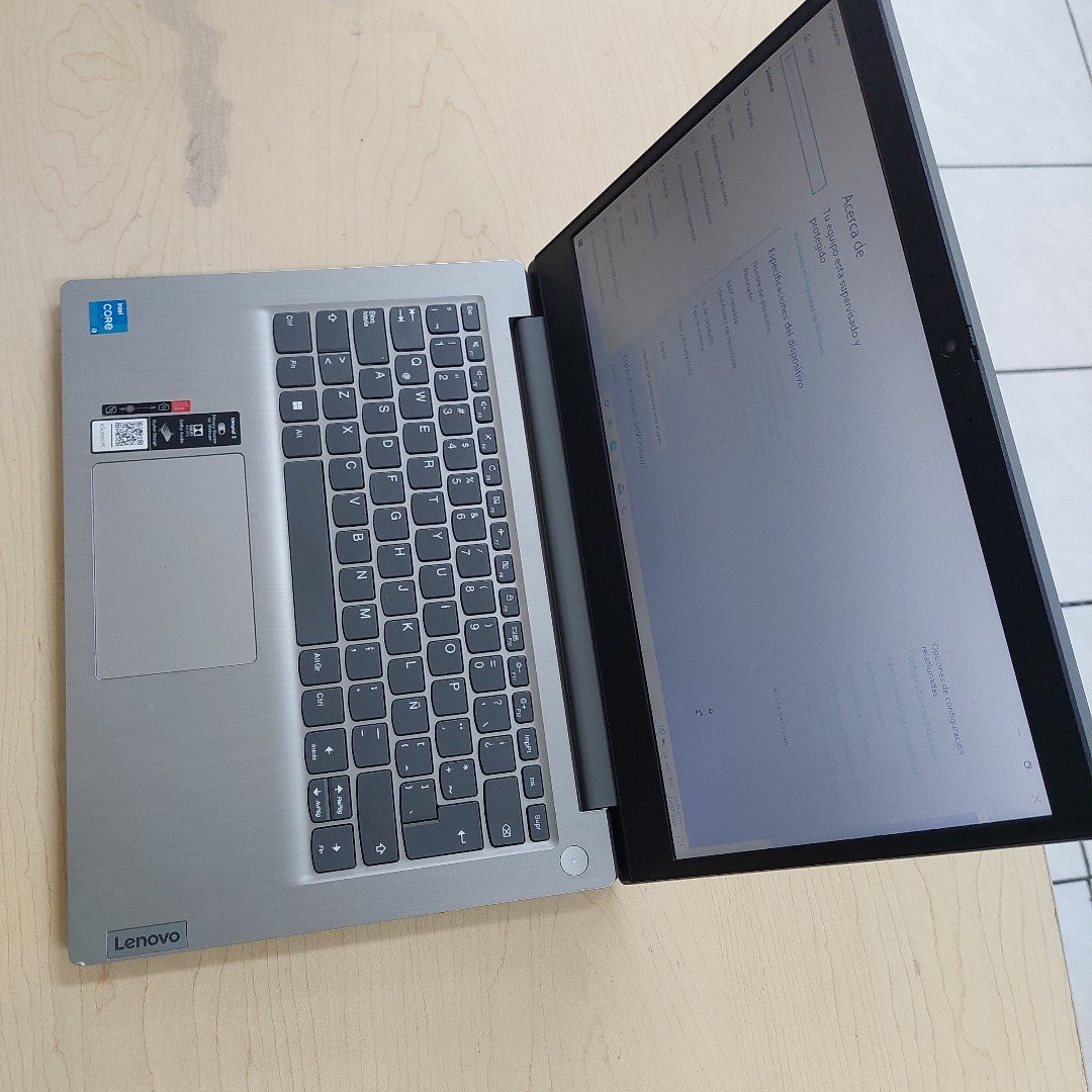 LAPTOP LENOVO IDEAPAD 3 14ITL05 (2022) 256 GB SSD 8 GB RAM (SEMINUEVO)