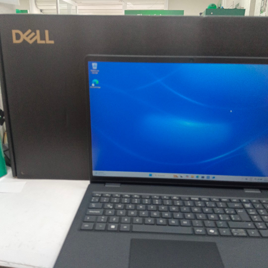 LAPTOP DELL PRO 16 (2025) 256 GB SSD 8 GB RAM