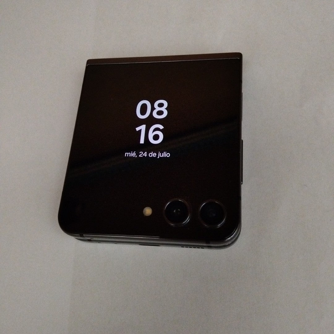 CELULAR SAMSUNG GALAXY Z FLIP 5 SM-F731B (2023) 256 GB 8 GB RAM (SEMINUEVO)