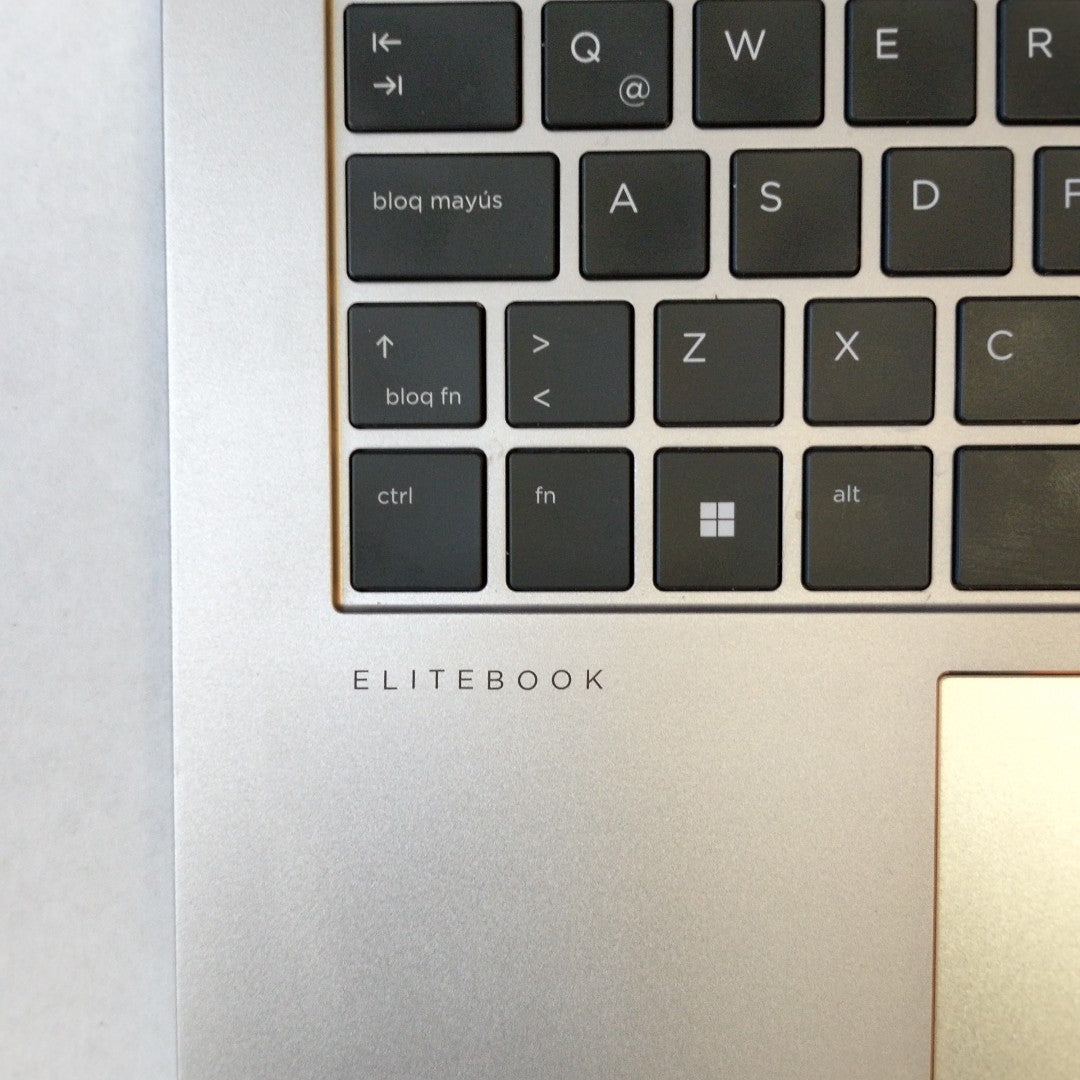 LAPTOP HP ELITEBOOK 840 G9 (2024) 256 GB SSD 16 GB RAM (SEMINUEVO)