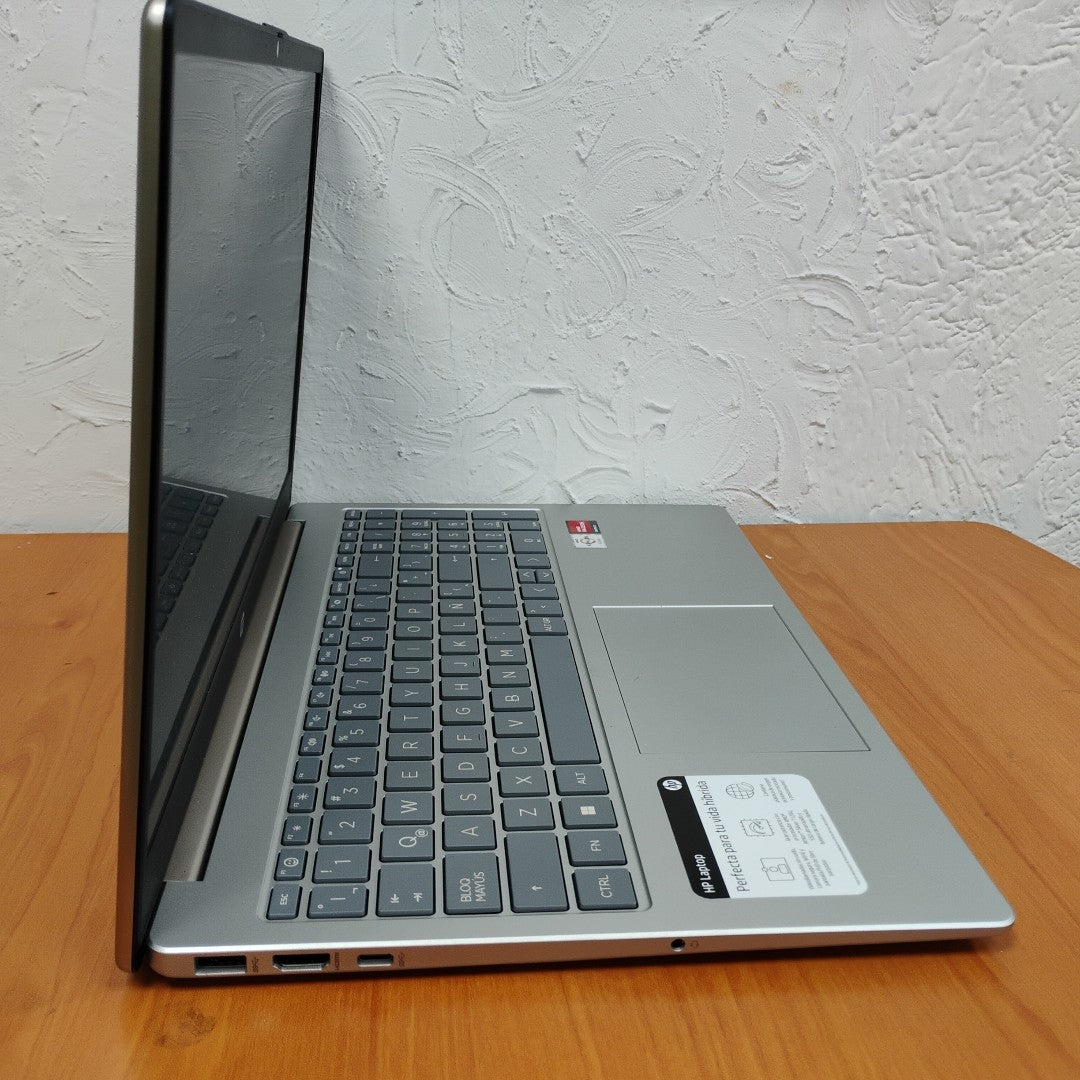 LAPTOP HP 15-FC0069LA (2024) 512 GB SSD 8 GB RAM (SEMINUEVO)