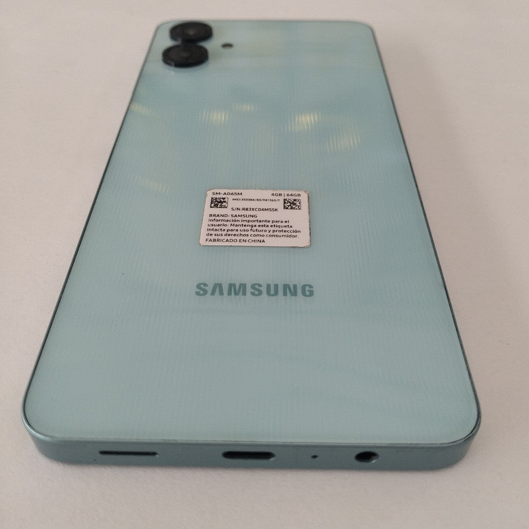 CELULAR SAMSUNG GALAXY A06 SM-A065M (2024) 64 GB 4 GB RAM (SEMINUEVO)