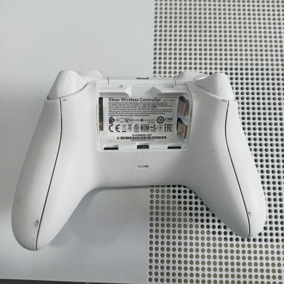 CONSOLA DE VIDEOJUEGO MICROSOFT XBOX ONE S 1 TB (SEMINUEVO)