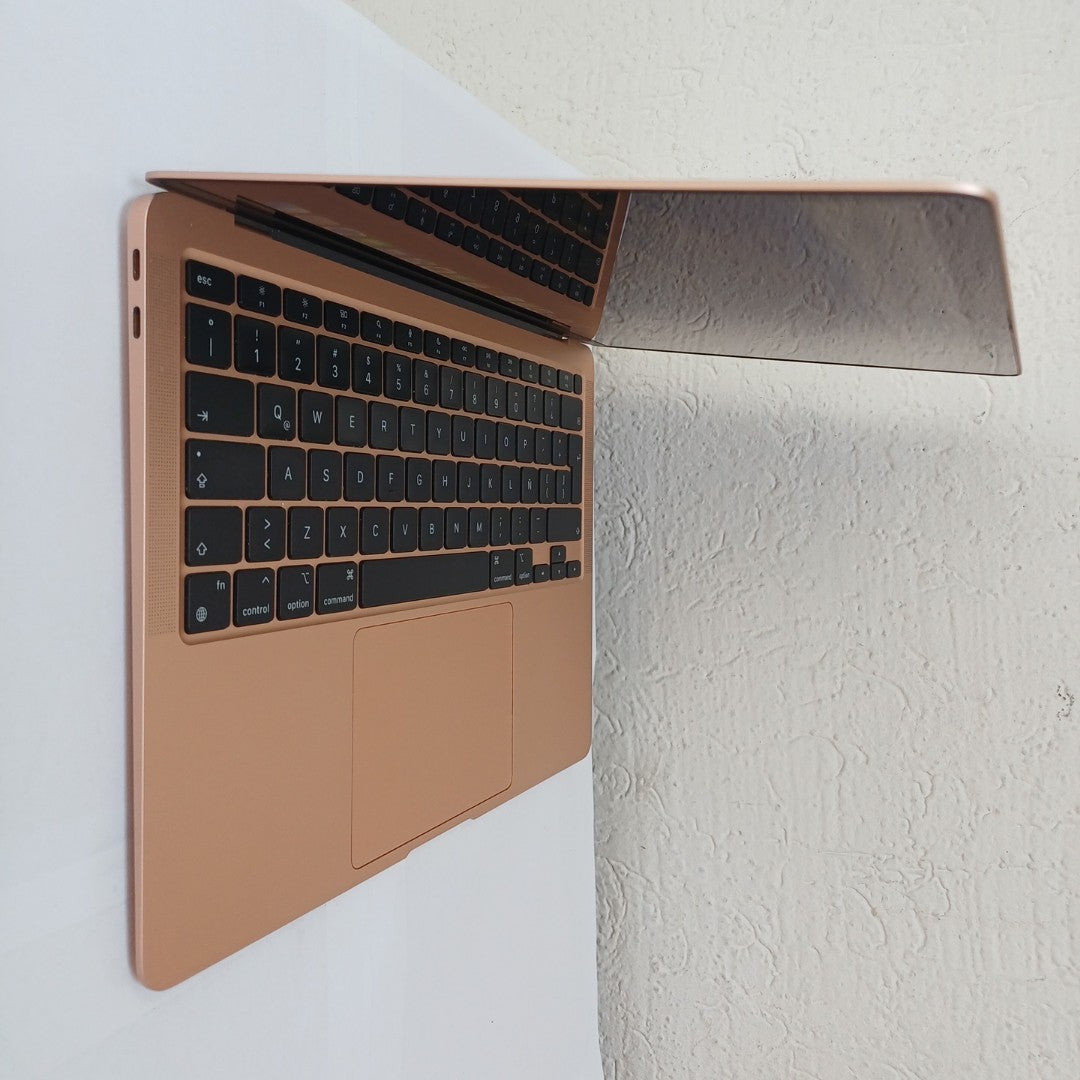 LAPTOP APPLE MACBOOK AIR 13" 2020 3.2 A2337 256 GB SSD 8 GB RAM (SEMINUEVO)