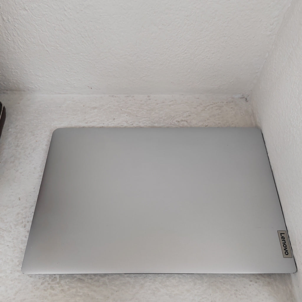 LAPTOP LENOVO IDEAPAD 1 15IGL7 (2024) 256 GB SSD 8 GB RAM (SEMINUEVO)