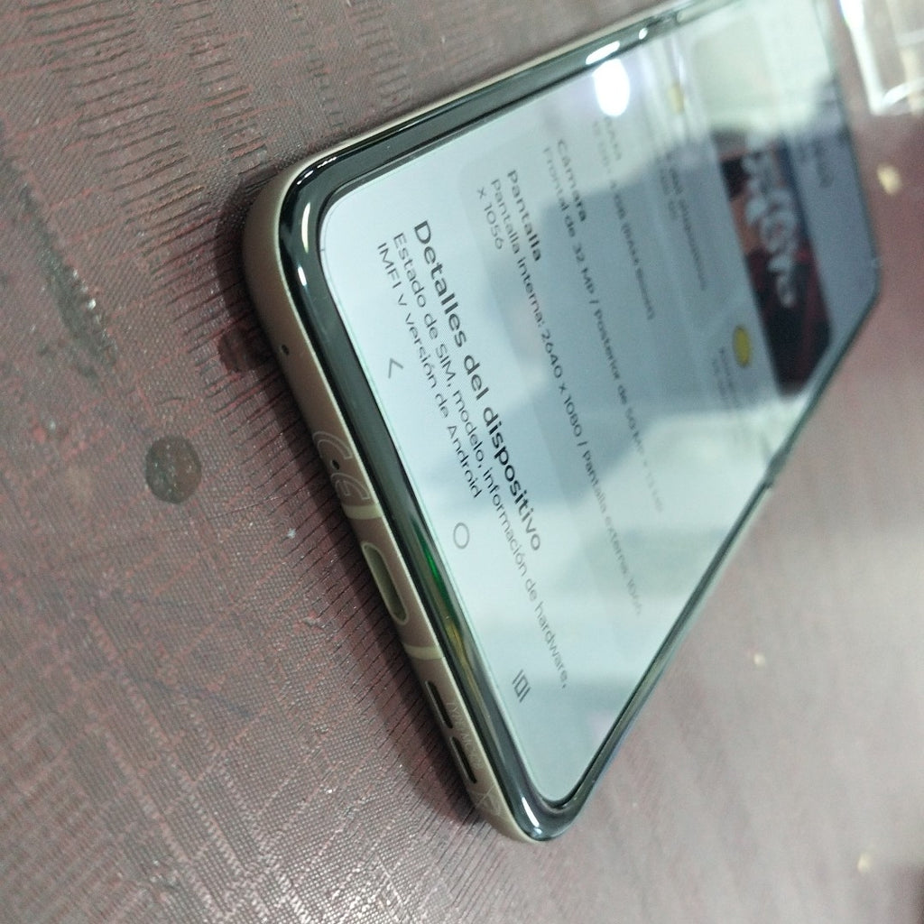 CELULAR MOTOROLA RAZR 50 5G XT2453-1 512 GB 12 GB RAM (SEMINUEVO)
