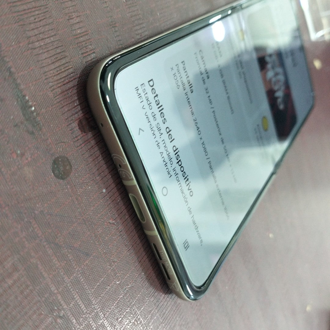 CELULAR MOTOROLA RAZR 50 5G XT2453-1 512 GB 12 GB RAM (SEMINUEVO)