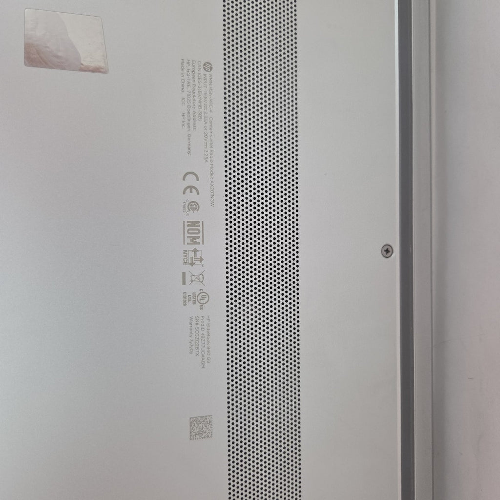 LAPTOP HP ELITEBOOK 840 G8 (2022) 256 GB SSD 8 GB RAM (SEMINUEVO)