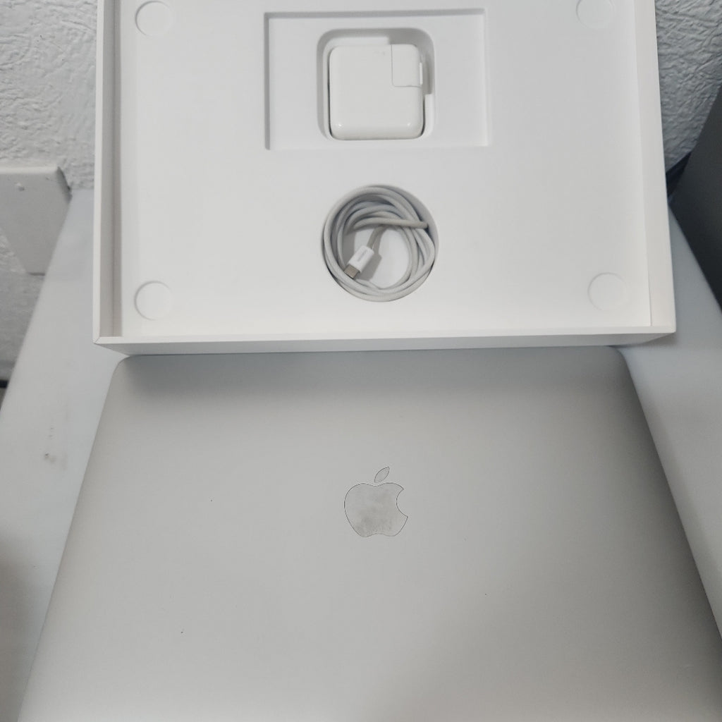 LAPTOP APPLE MACBOOK AIR 13" 2020 1.1 A2179 256 GB SSD 8 GB RAM (SEMINUEVO)