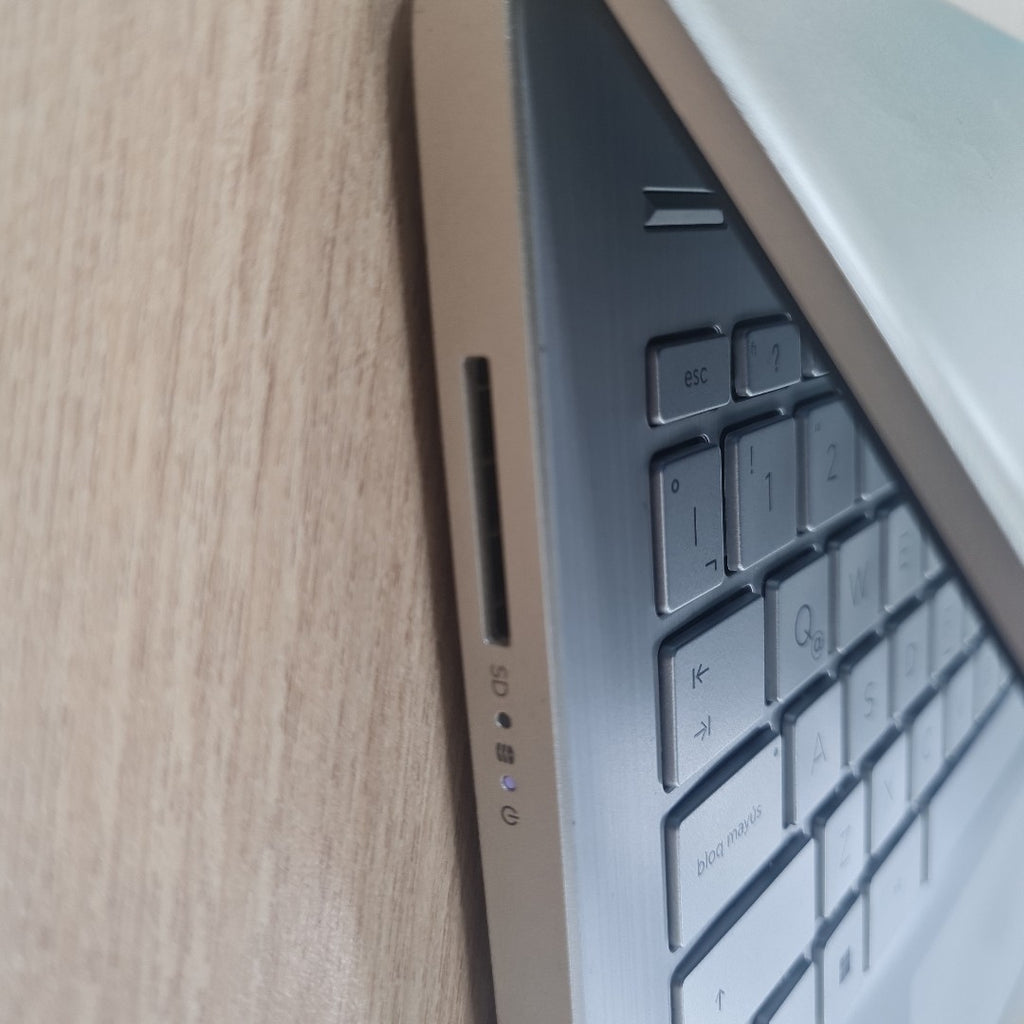 LAPTOP HP 14-DQ2502LA (2022) 256 GB SSD 8 GB RAM (SEMINUEVO)