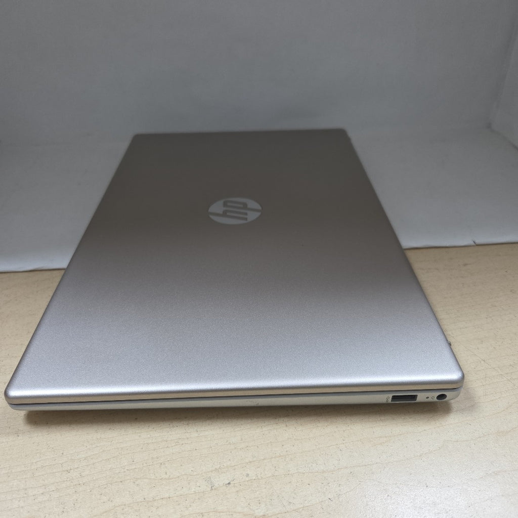 LAPTOP HP 15-FC0003LA (2023) 256 GB SSD 8 GB RAM (SEMINUEVO)