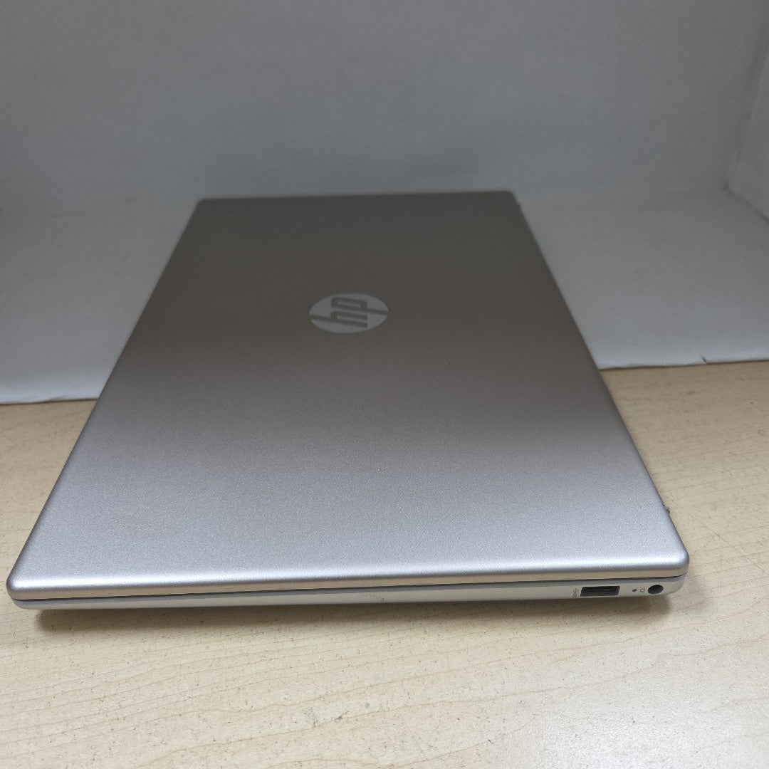 LAPTOP HP 15-FC0003LA (2023) 256 GB SSD 8 GB RAM (SEMINUEVO)