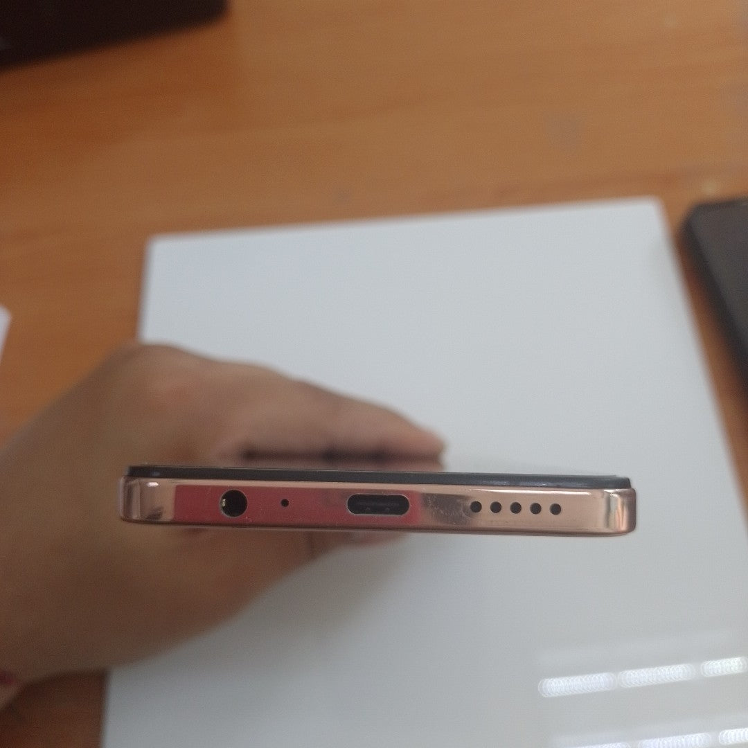 CELULAR VIVO Y28 V2352 256 GB 8 GB RAM (SEMINUEVO)