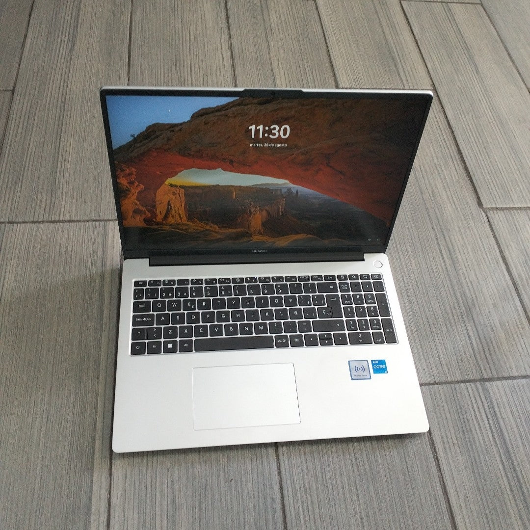 LAPTOP HUAWEI MATEBOOK D16 MCLF-X (2024) 256 GB SSD 16 GB RAM (SEMINUEVO)