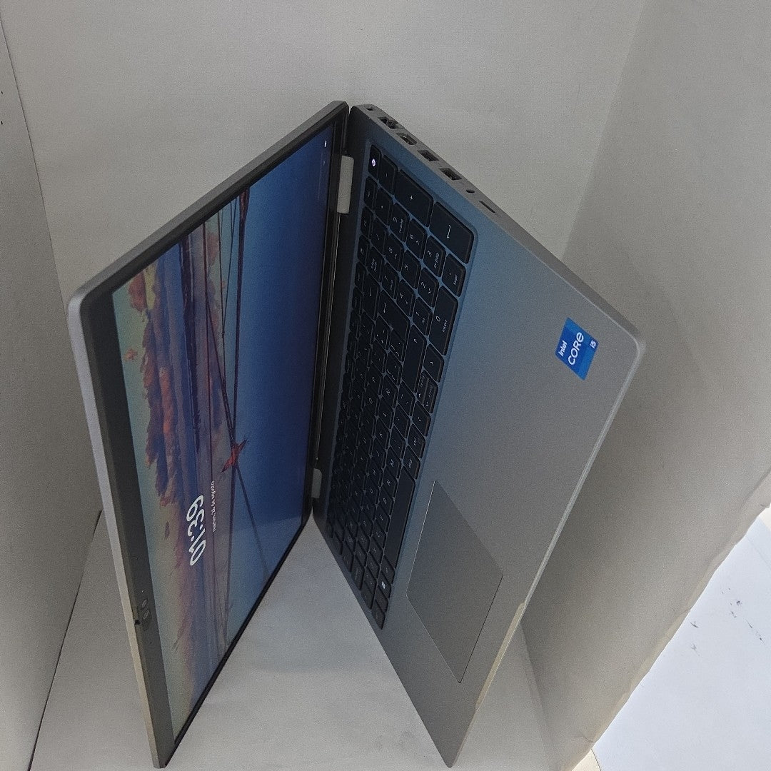 LAPTOP DELL LATITUDE 5540 (2023) 512 GB SSD 16 GB RAM (SEMINUEVO)