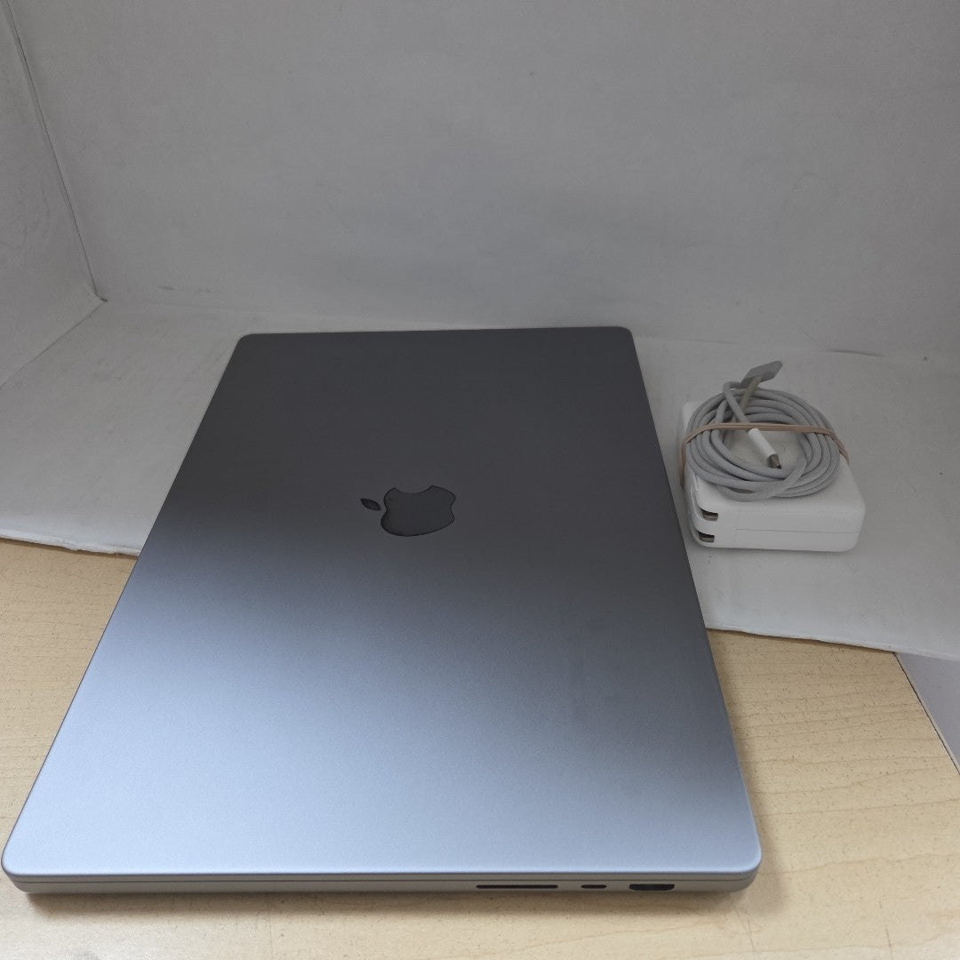 LAPTOP APPLE MACBOOK PRO 16" 2021 3.2 A2485 (10 CPU / 16 GPU) 512 GB SSD 16 GB RAM (SEMINUEVO)