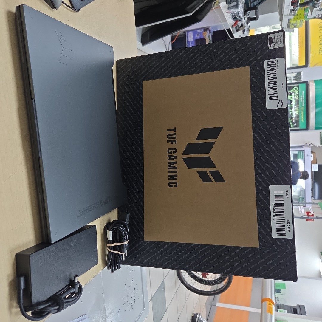 LAPTOP ASUS TUF GAMING F15 FX507VU-LP318W (2024) 512 GB SSD 16 GB RAM (SEMINUEVO)