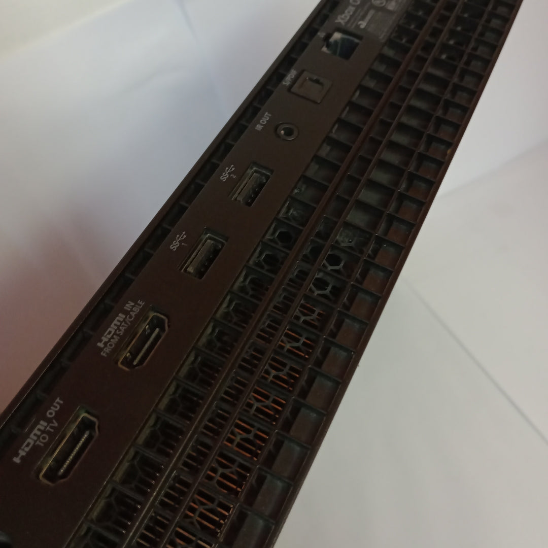 CONSOLA DE VIDEOJUEGO MICROSOFT XBOX ONE X 1 TB (SEMINUEVO)
