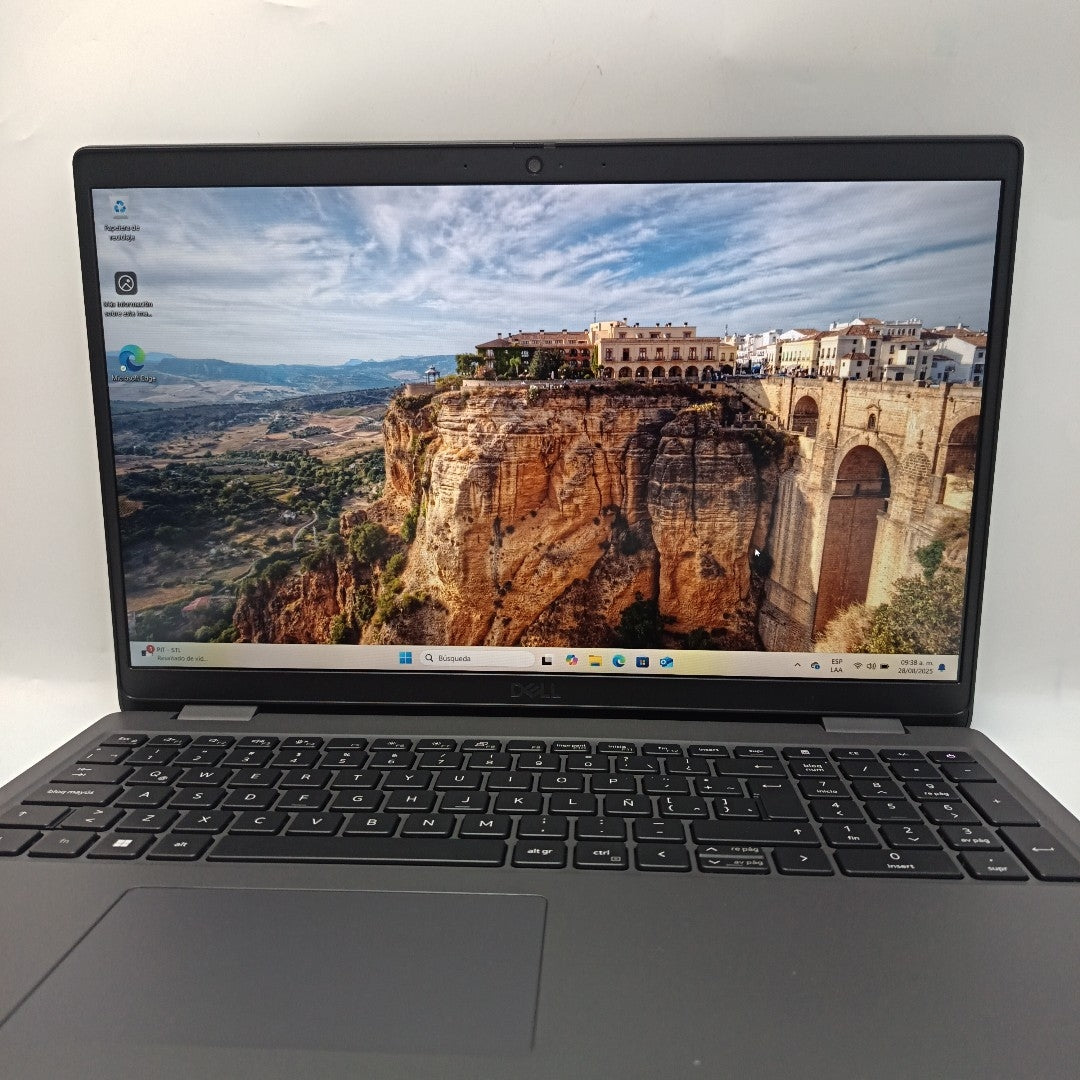 LAPTOP DELL LATITUDE 3540 (2024) 512 GB SSD 16 GB RAM (SEMINUEVO)