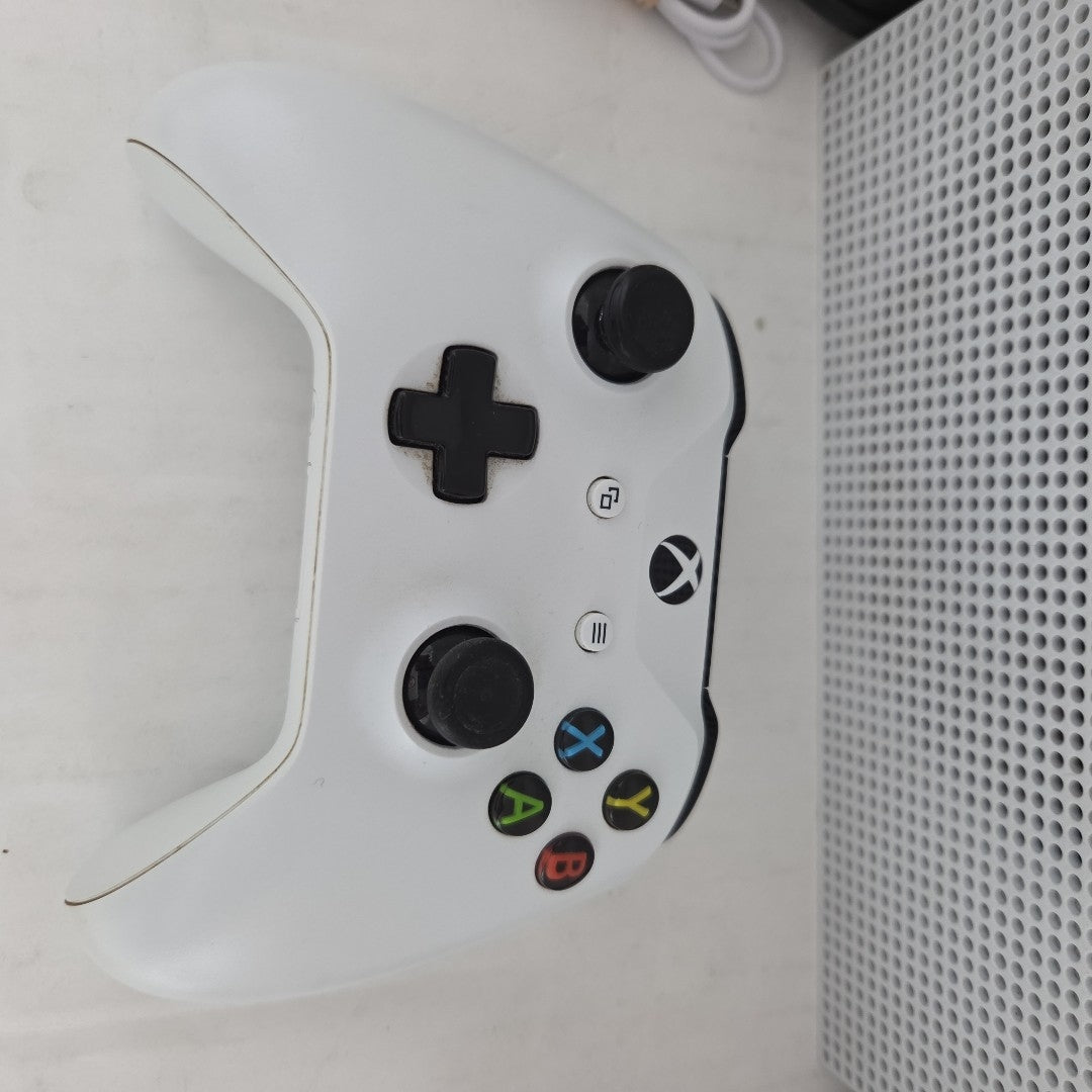 CONSOLA DE VIDEOJUEGO MICROSOFT XBOX ONE S 1 TB (SEMINUEVO)