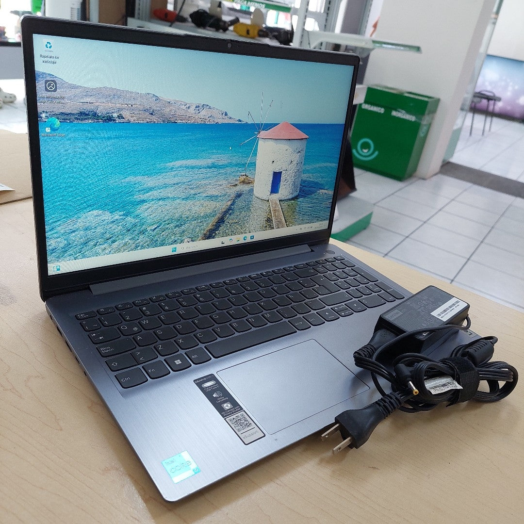 LAPTOP LENOVO IDEAPAD 3 15IAU7 (2022) 512 GB SSD 8 GB RAM (SEMINUEVO)