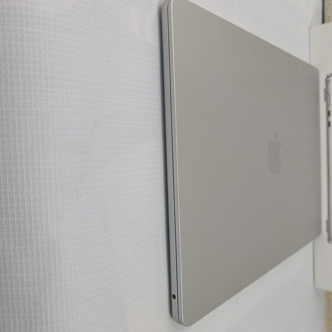 LAPTOP APPLE MACBOOK AIR 15" 2023 3.49 A2941 8 CPU/10 GPU 256 GB SSD 8 GB RAM (SEMINUEVO)