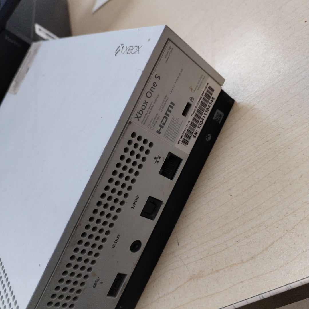 CONSOLA DE VIDEOJUEGO MICROSOFT XBOX ONE S 500 GB  (SEMINUEVO)