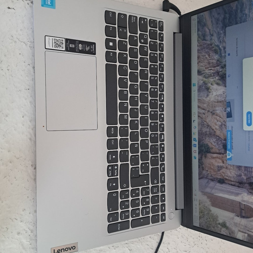 LAPTOP LENOVO IDEAPAD 1 15IGL7 (2024) 256 GB SSD 8 GB RAM (SEMINUEVO)