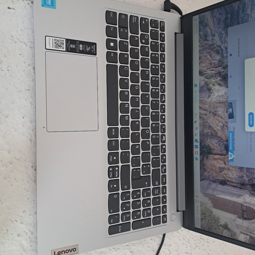 LAPTOP LENOVO IDEAPAD 1 15IGL7 (2024) 256 GB SSD 8 GB RAM (SEMINUEVO)