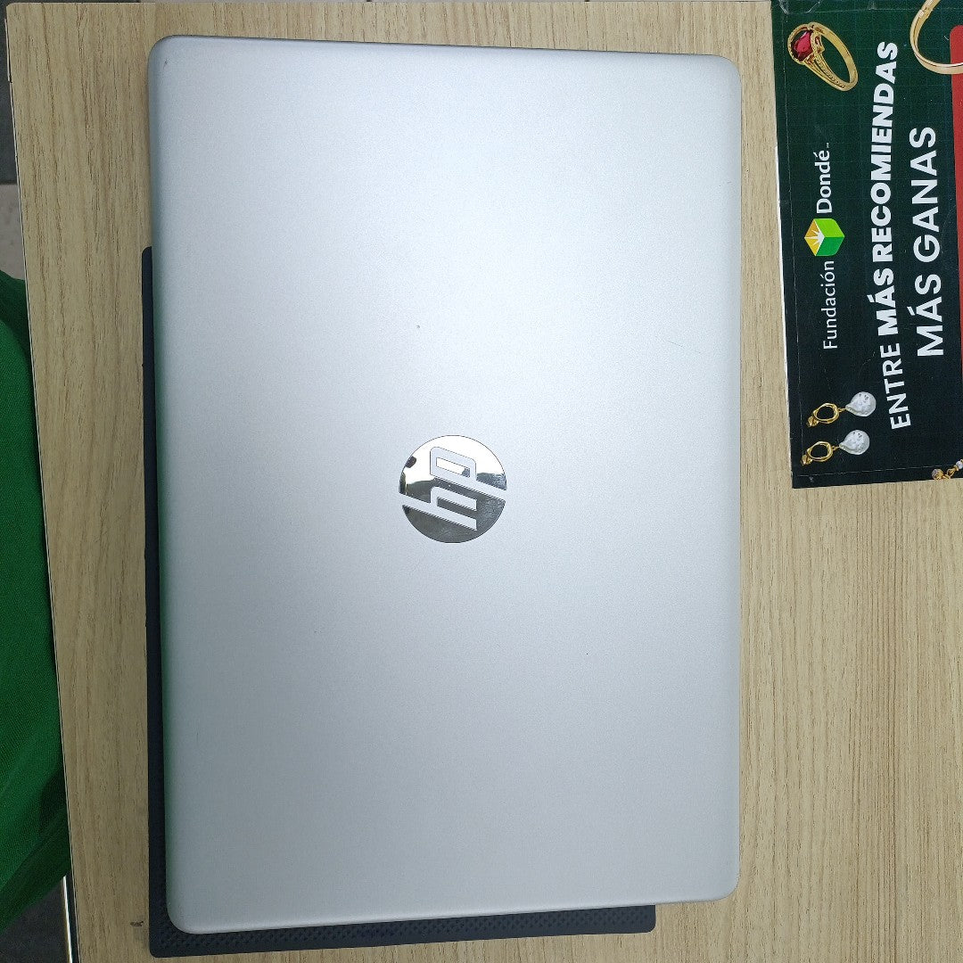LAPTOP HP 15-EF2526LA (2024) 512 GB SSD 12 GB RAM (SEMINUEVO)