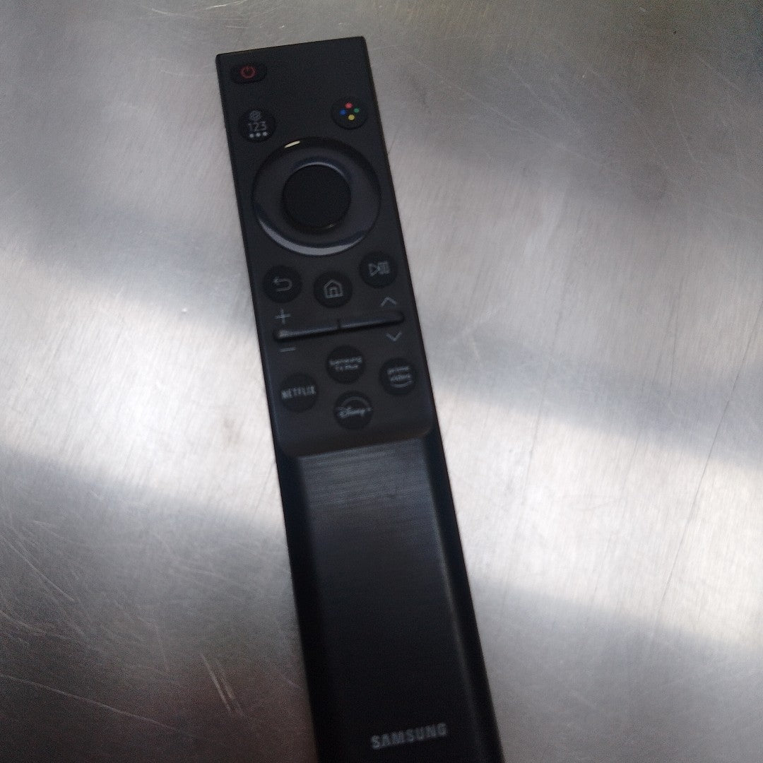 PANTALLA SAMSUNG UN70DU7000F (2024) 70" OLED 4K (SEMINUEVO)