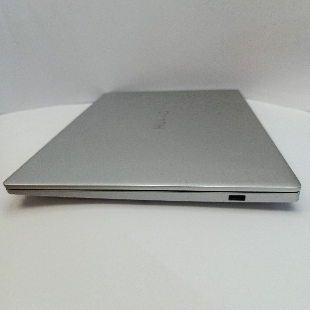 LAPTOP HUAWEI MATEBOOK D16 MCLF-X (2024) 1 TB SSD 16 GB RAM (SEMINUEVO)