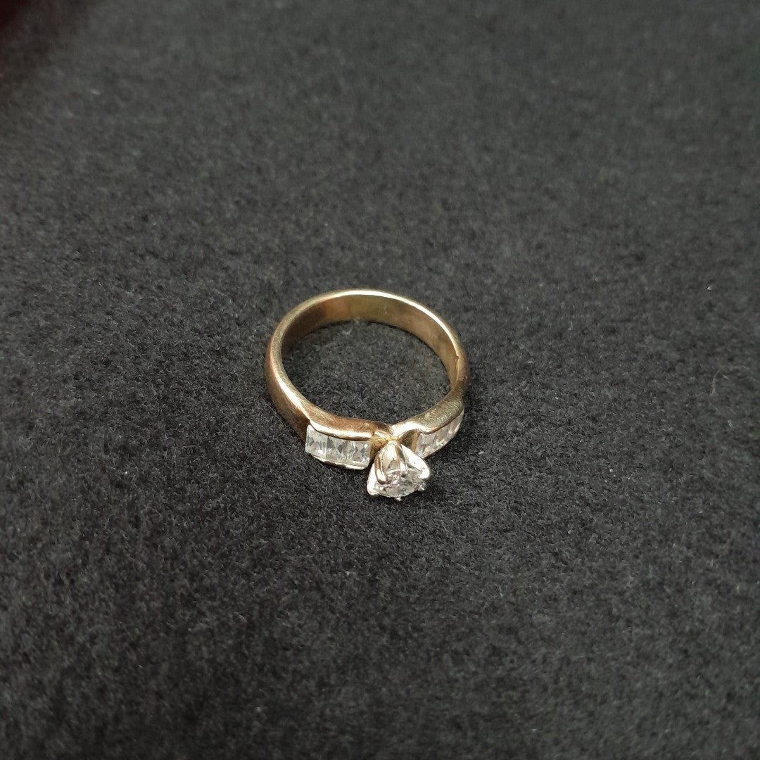ANILLO. ORO. 10 K 4.9 GRMS (SEMINUEVO)