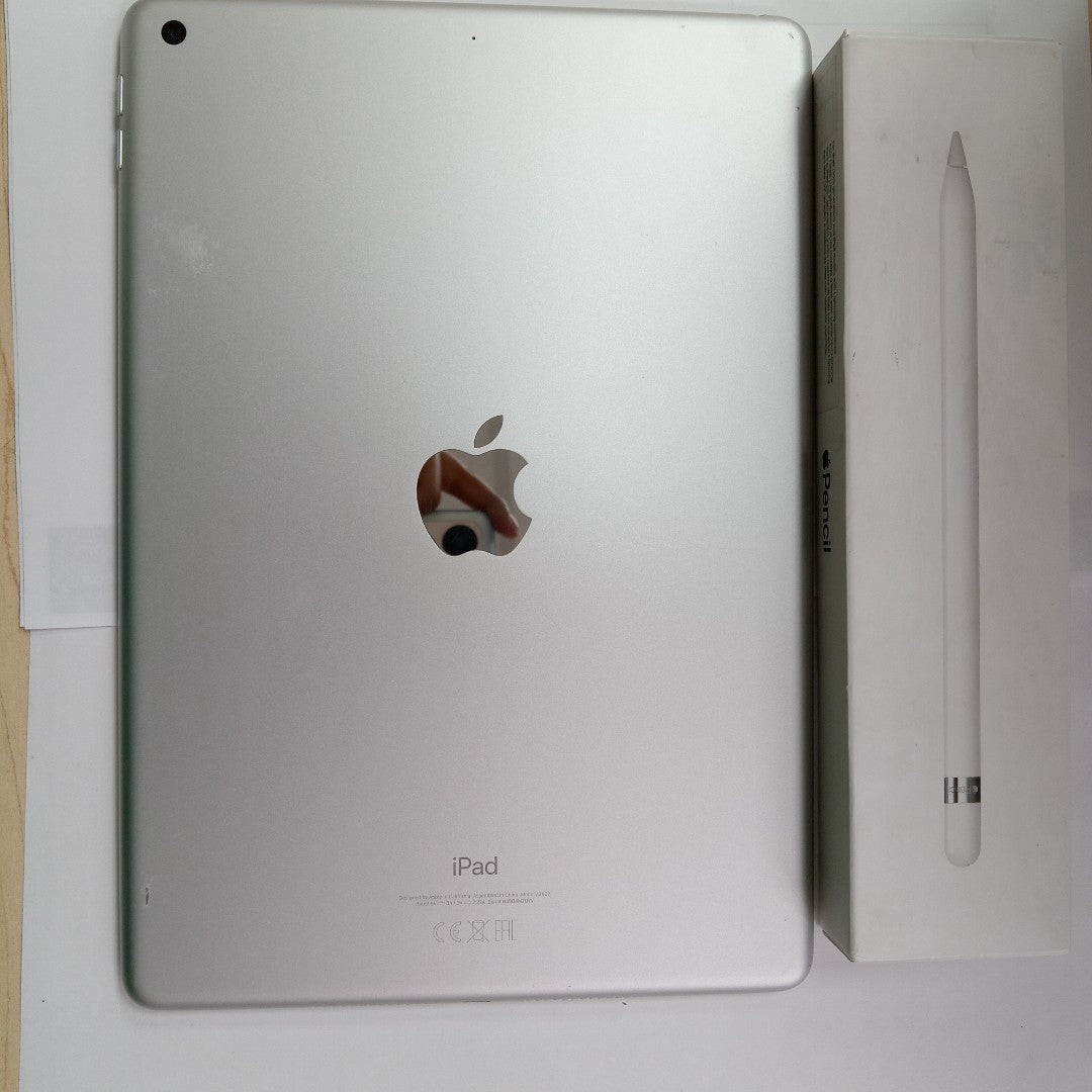 TABLETA APPLE IPAD 9 A2602 64 GB 3 GB RAM (SEMINUEVO)
