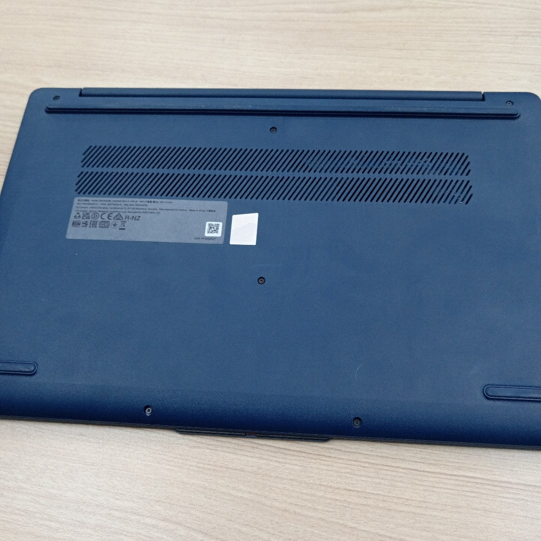 LAPTOP LENOVO IDEAPAD SLIM 3 15IRU8 (2024) 512 GB SSD 8 GB RAM (SEMINUEVO)