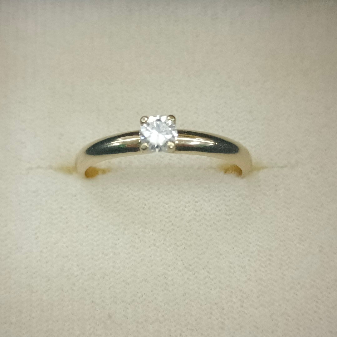 ANILLO SOLITARIO CON DIAMANTE CORTE BRILLANTE 0.19CTS JK SI2, 14K 1.7 G (NUEVO)