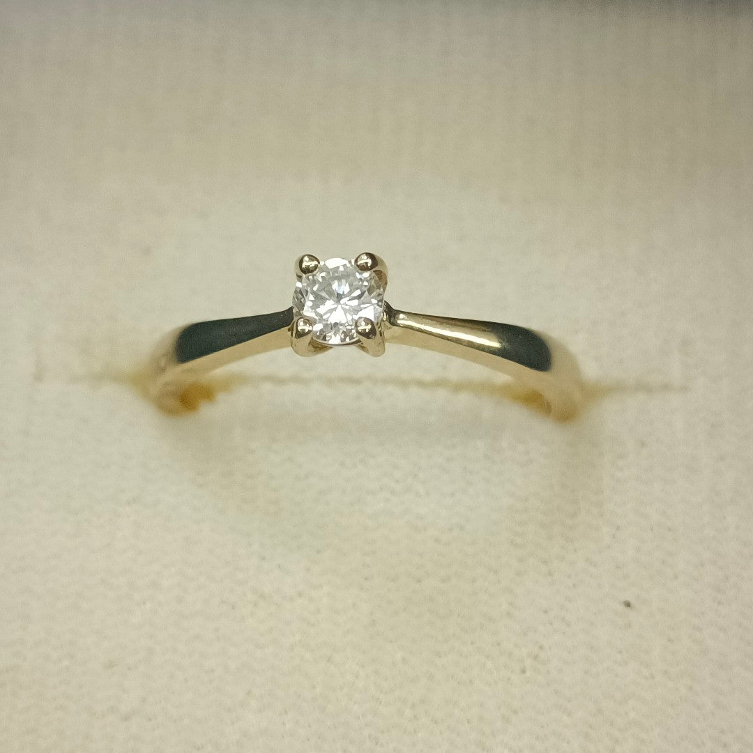 ANILLO SOLITARIO CON DIAMANTE CORTE BRILLANTE 0.20CTS JK SI1, 14K 2.2 G (NUEVO)