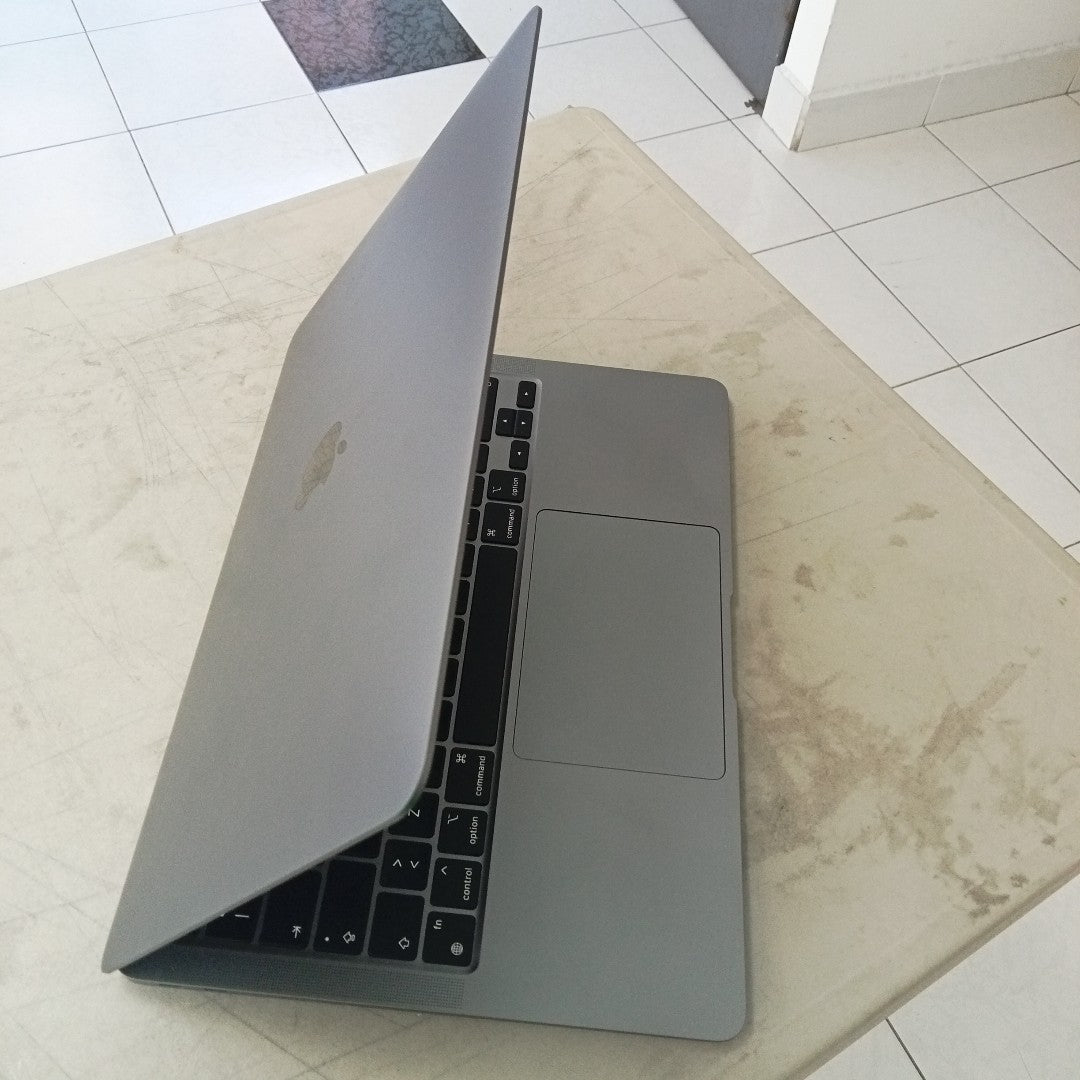 LAPTOP APPLE MACBOOK AIR 13" 2020 3.2 A2337 256 GB SSD 8 GB RAM (SEMINUEVO)