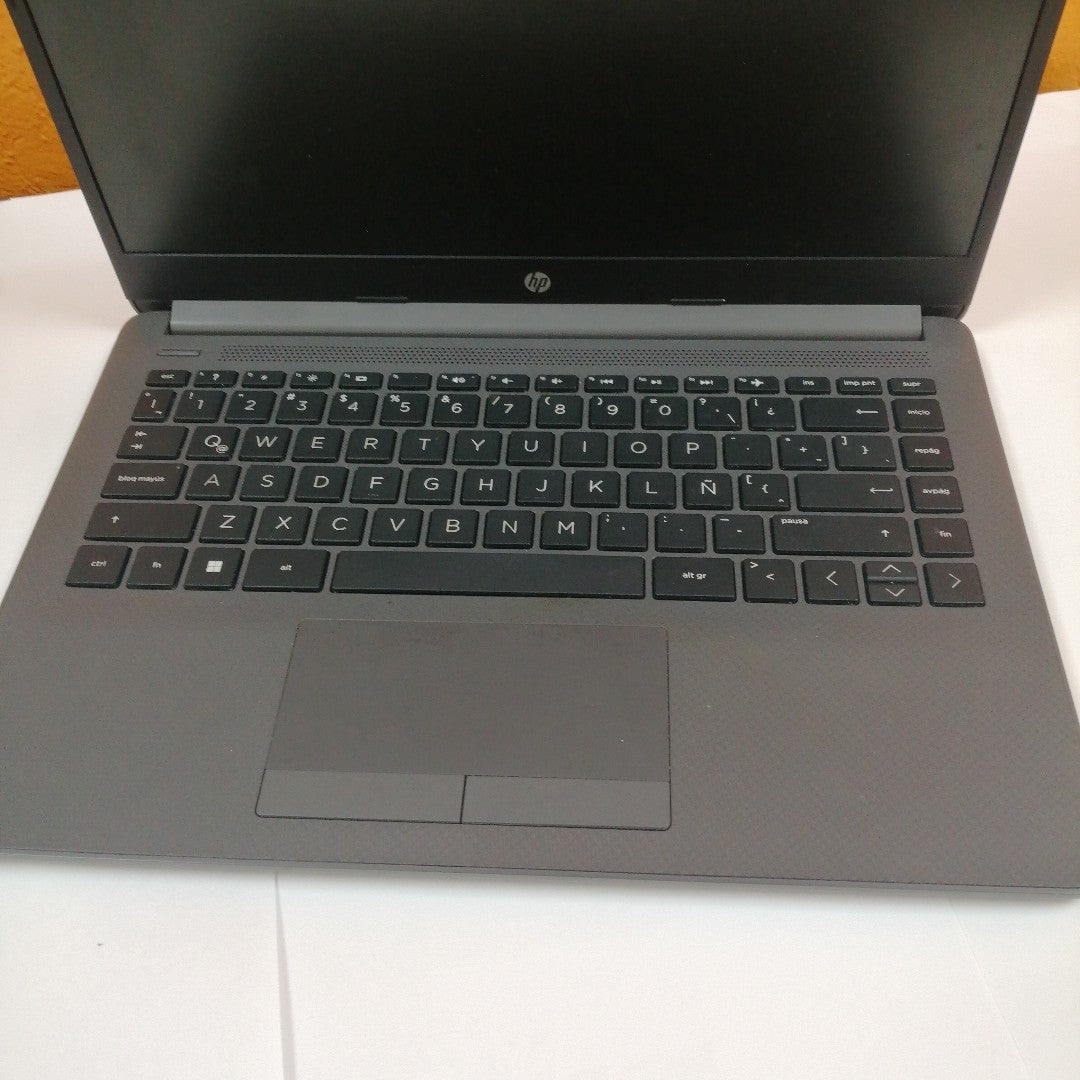 LAPTOP HP 245 G8 (2023) 512 GB SSD 8 GB RAM (SEMINUEVO)