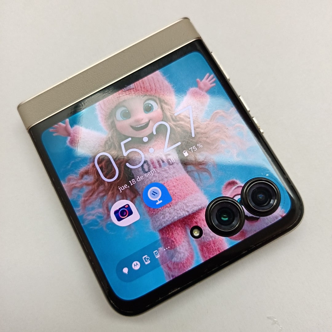 CELULAR MOTOROLA RAZR 50 5G XT2453-1 512 GB 12 GB RAM (SEMINUEVO)