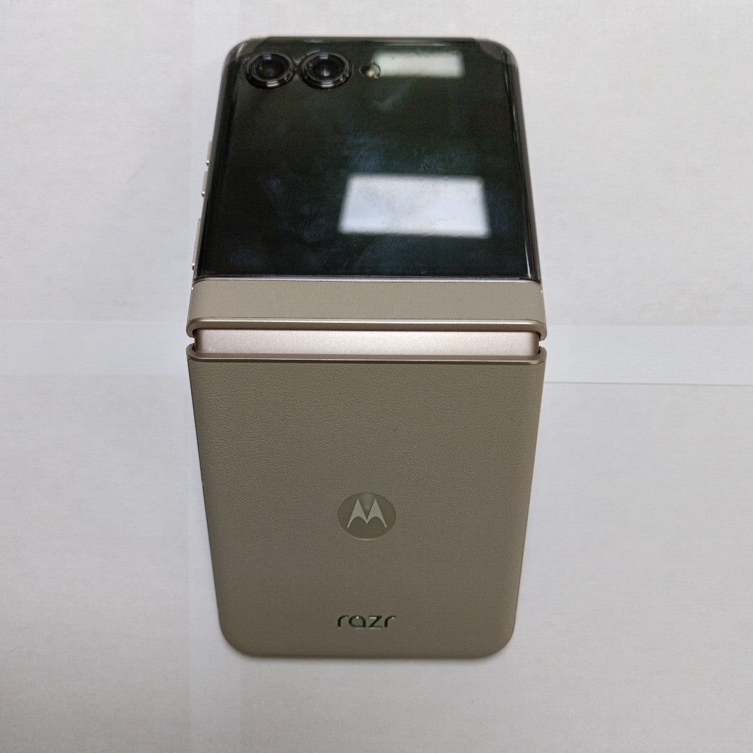 CELULAR MOTOROLA RAZR 50 5G XT2453-1 512 GB 12 GB RAM (SEMINUEVO)