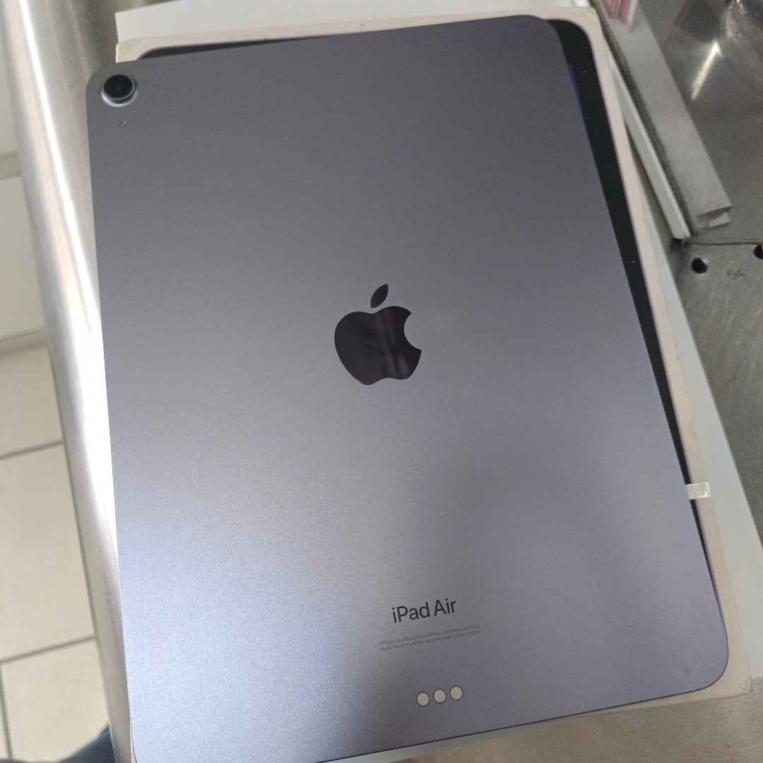 TABLETA APPLE IPAD AIR 5 A2588 256 GB 8 GB RAM (SEMINUEVO)