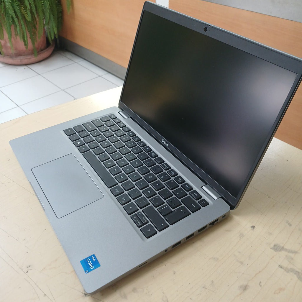 LAPTOP DELL LATITUDE 5430 (2022) 256 GB SSD 16 GB RAM (SEMINUEVO)