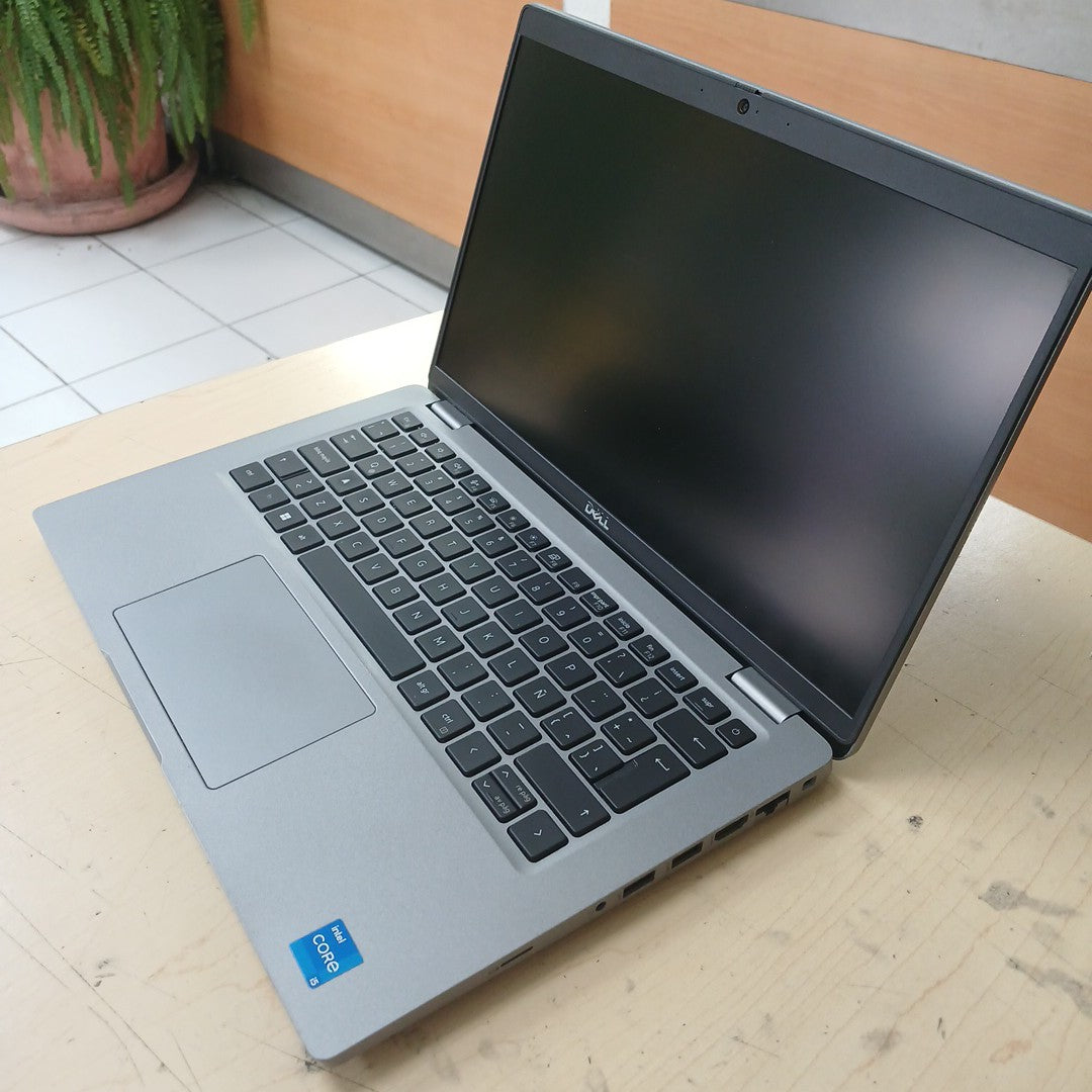 LAPTOP DELL LATITUDE 5430 (2022) 256 GB SSD 16 GB RAM (SEMINUEVO)