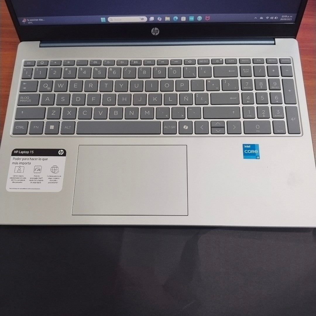 LAPTOP HP 15-FD0231LA (2025) 512 GB SSD 8 GB RAM (SEMINUEVO)